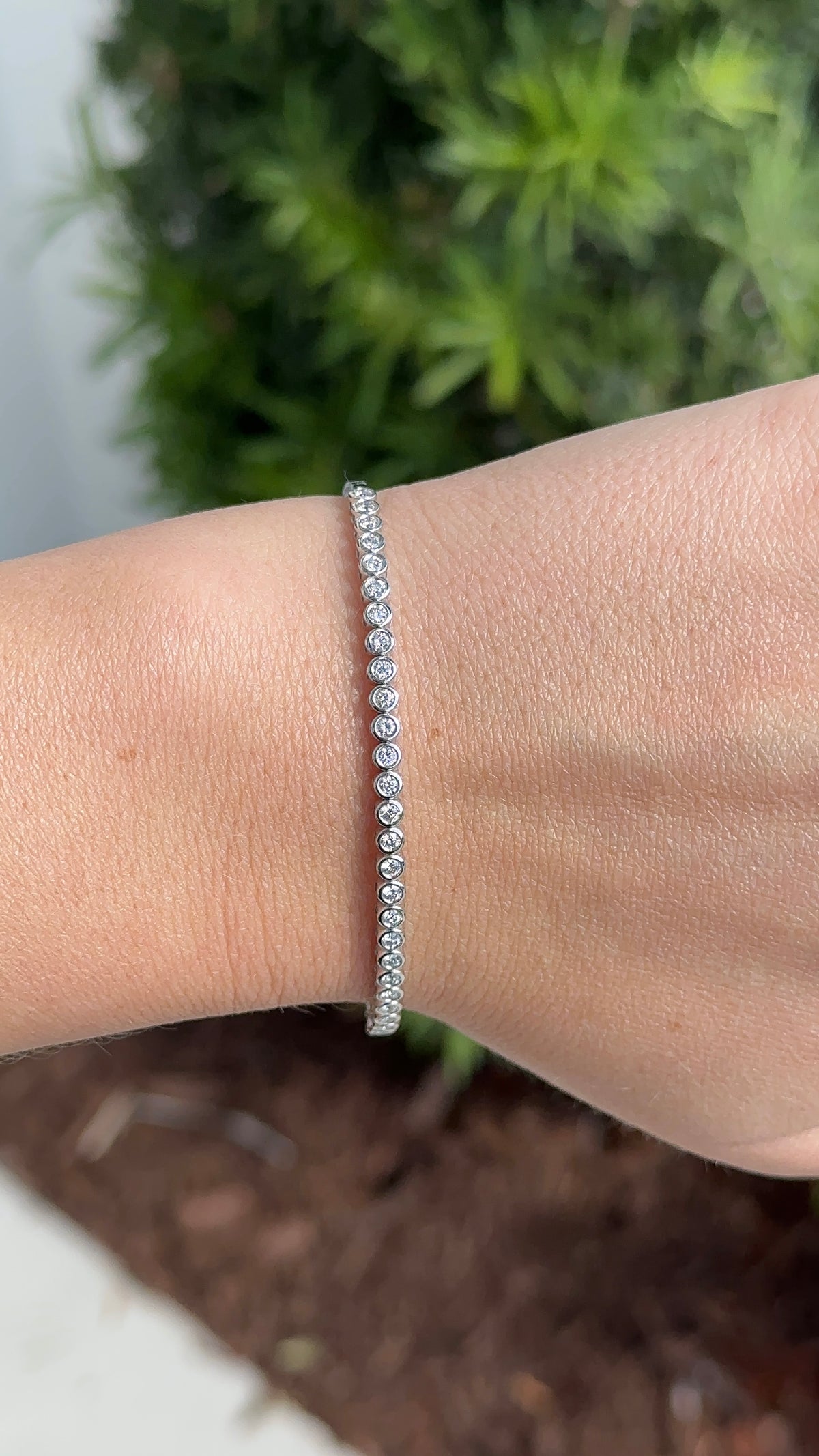 Bezel Diamond Flex Bangle – Henri Noël