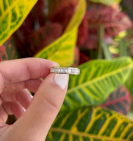 Channel Set Emerald Diamond Band – Henri Noël