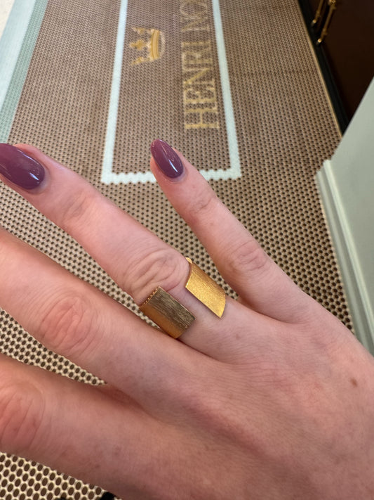 Diamond and Brushed Gold Ring – Henri Noël