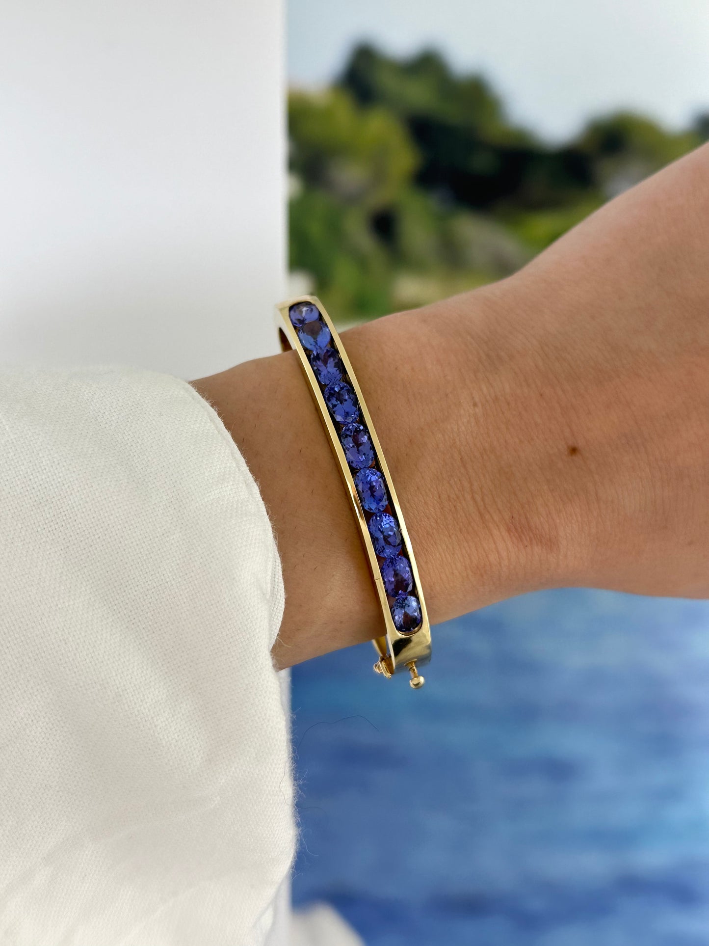 Vintage Tanzanite Gold Bangle