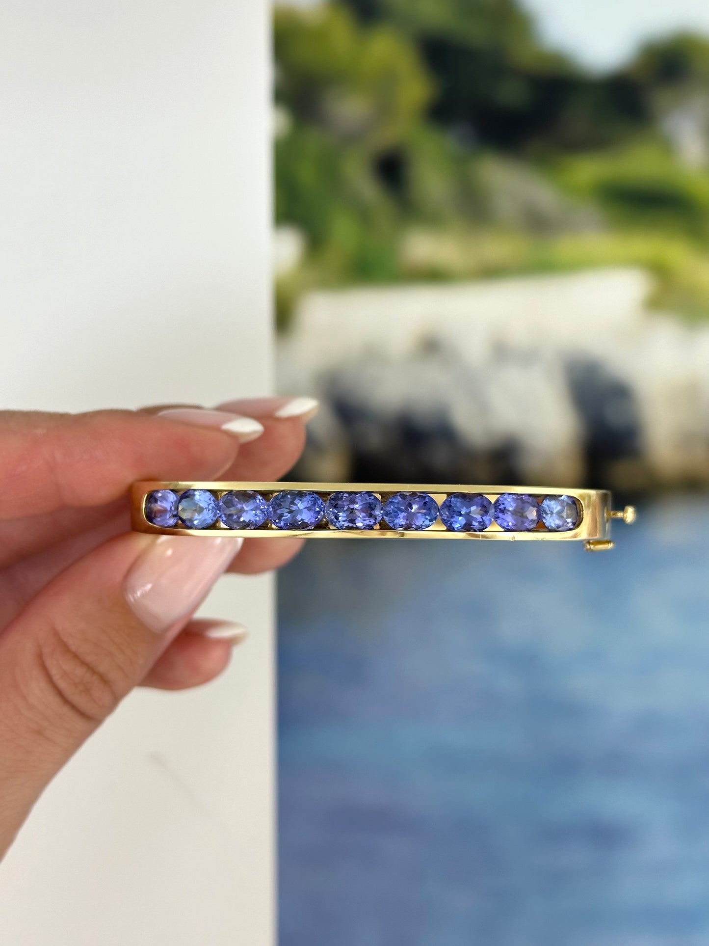 Vintage Tanzanite Gold Bangle