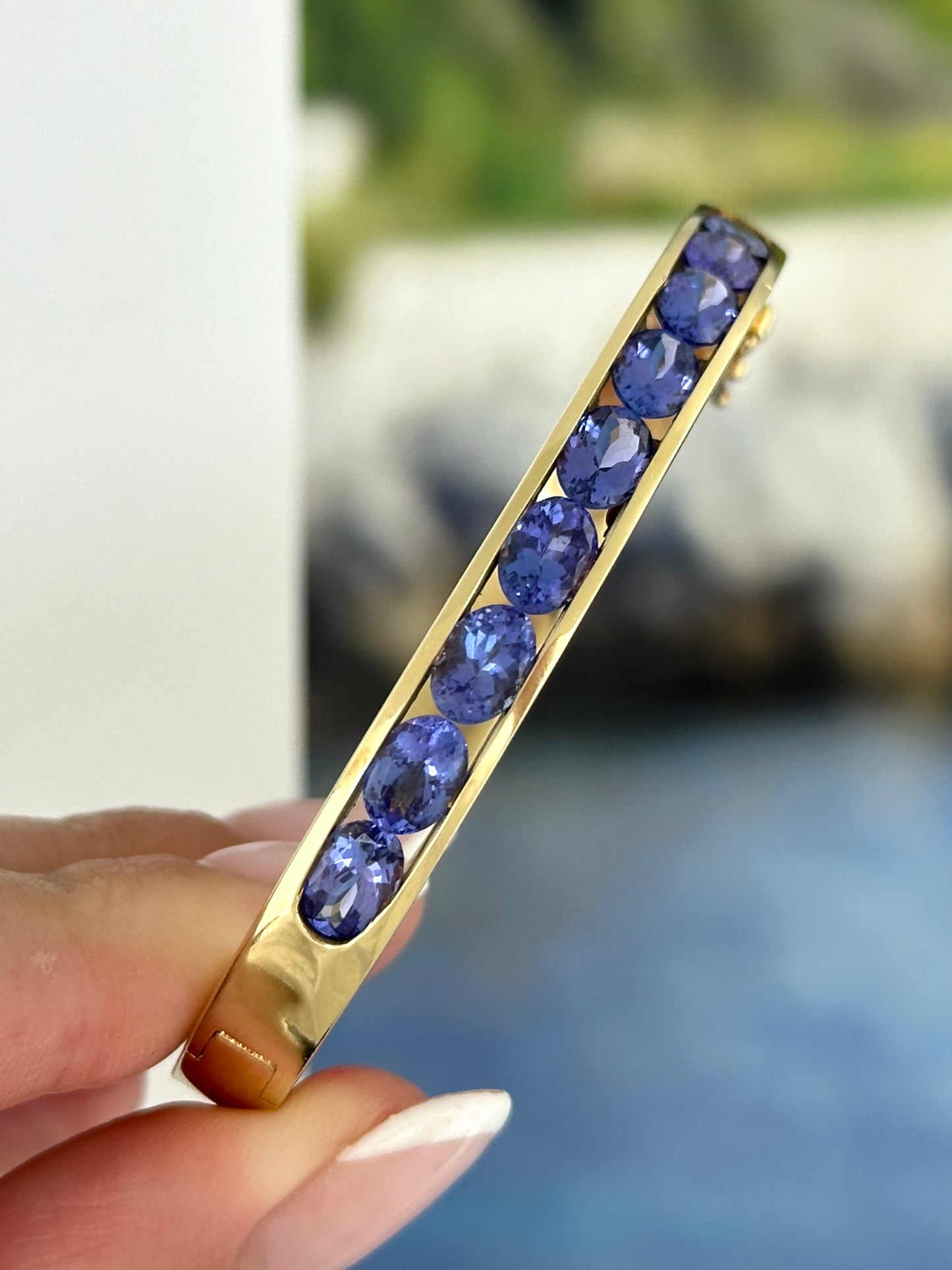 Vintage Tanzanite Gold Bangle