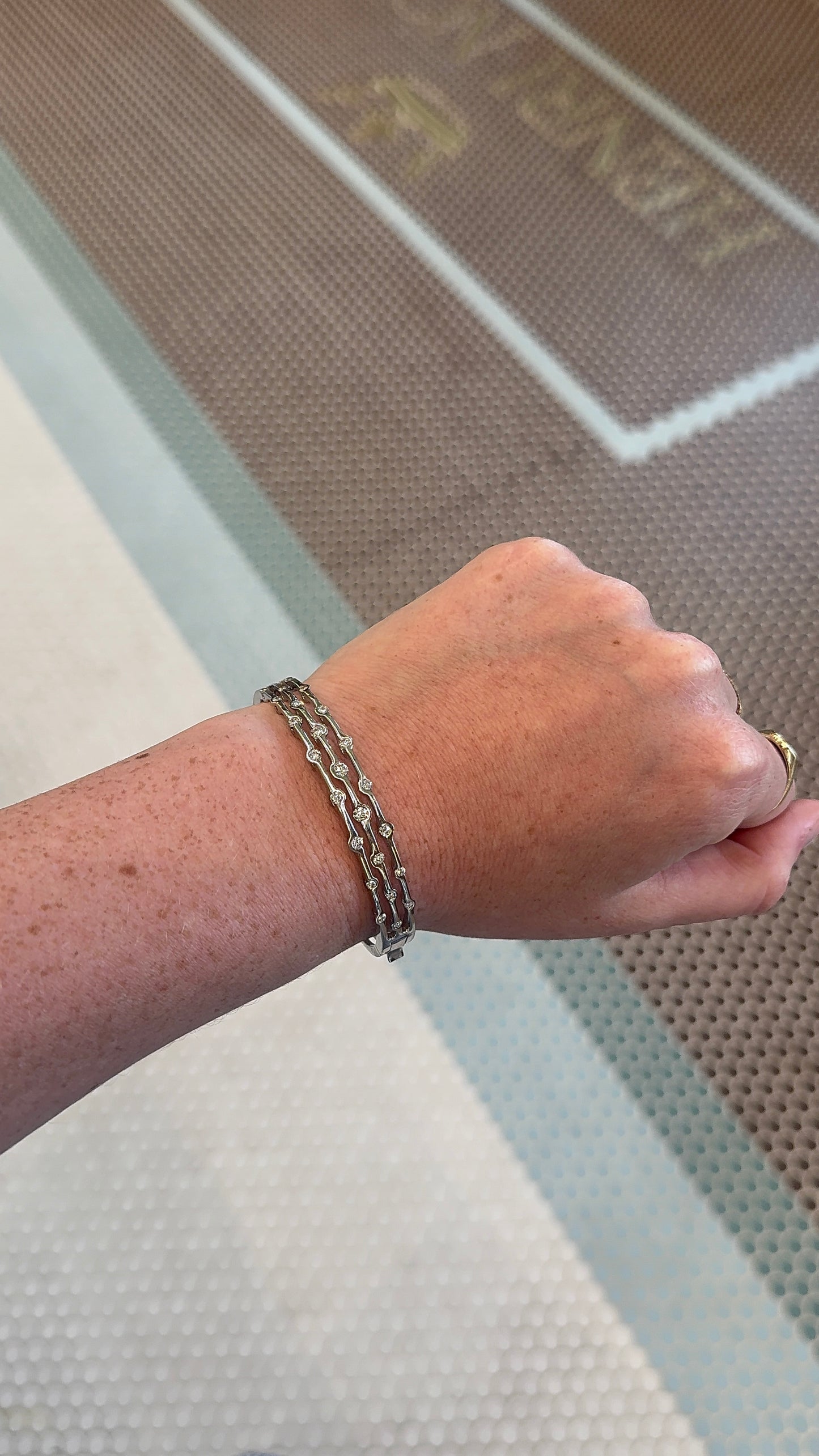 Sarah Eisman Studio- Float Triple Bangle – Henri Noël
