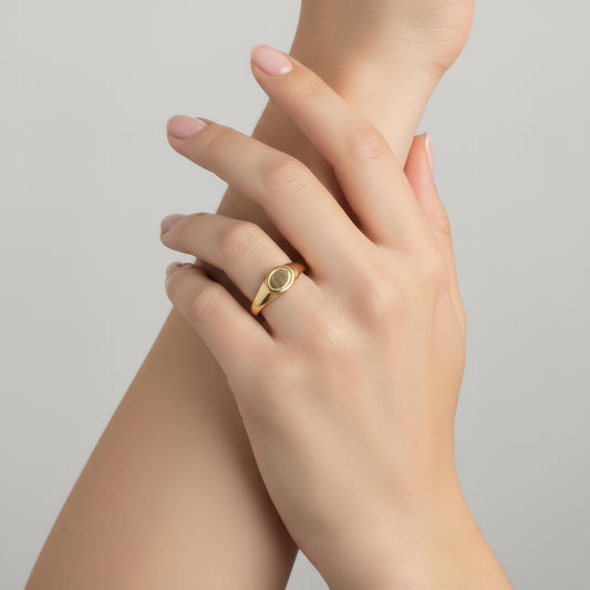 Mini Oval Signet Ring – Henri Noël
