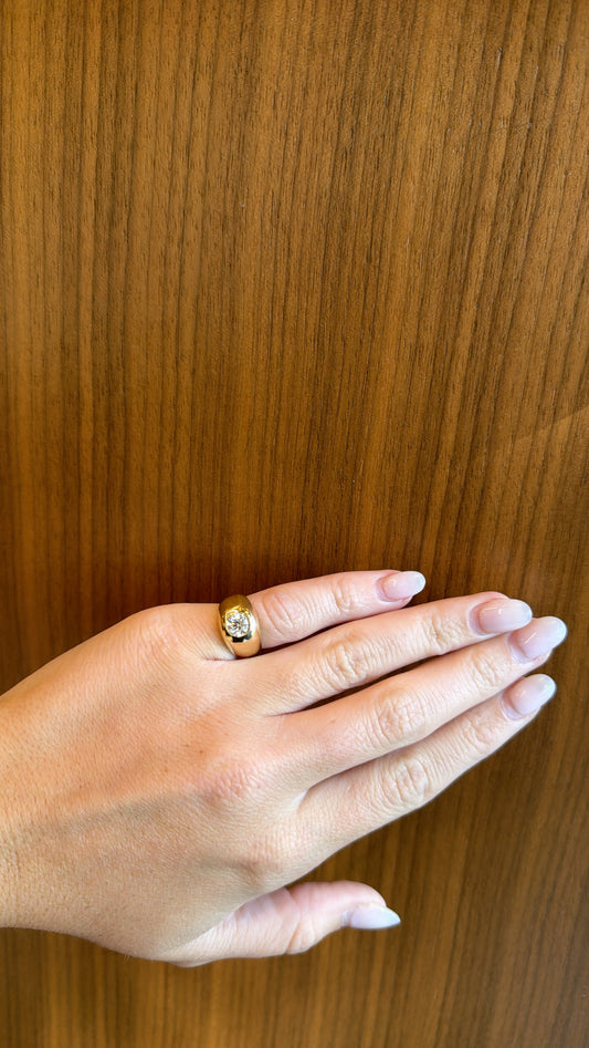 Round Diamond Bezel Signet Ring – Henri Noël