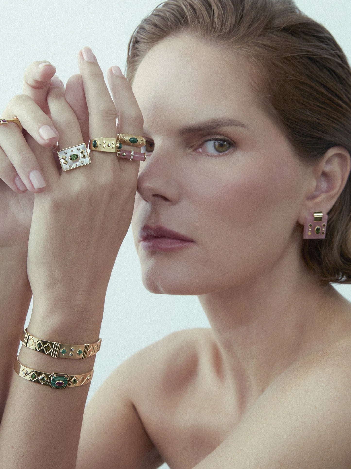 Carolina Neves- Robust Ring With Malachite Cabochons and Diamonds – Henri Noël