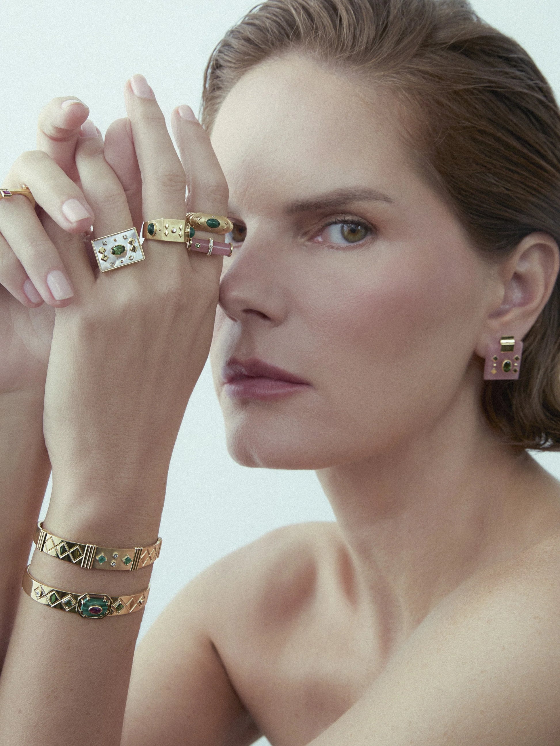 Carolina Neves- Robust Ring With Malachite Cabochons and Diamonds – Henri Noël