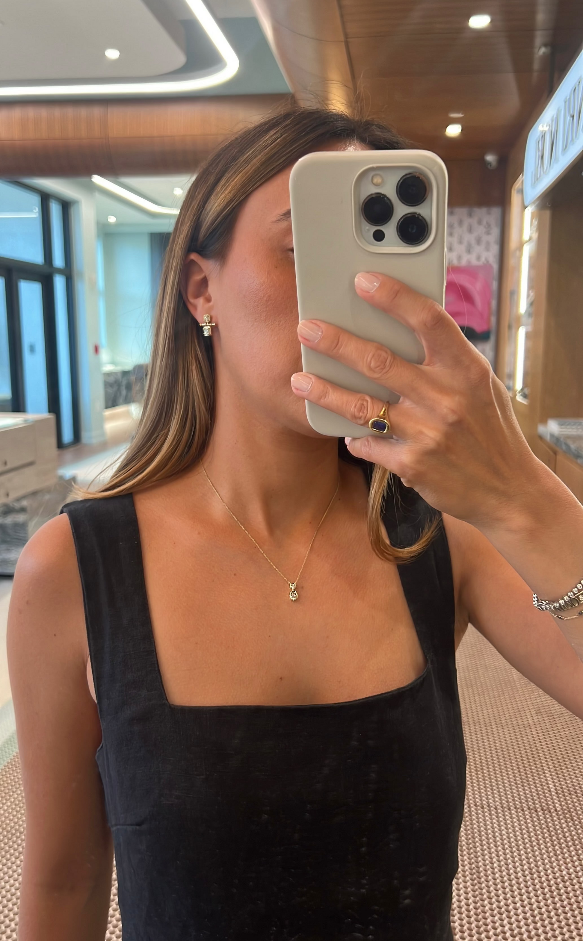 Bezel Round and Oval Diamond Pendant Necklace – Henri Noël