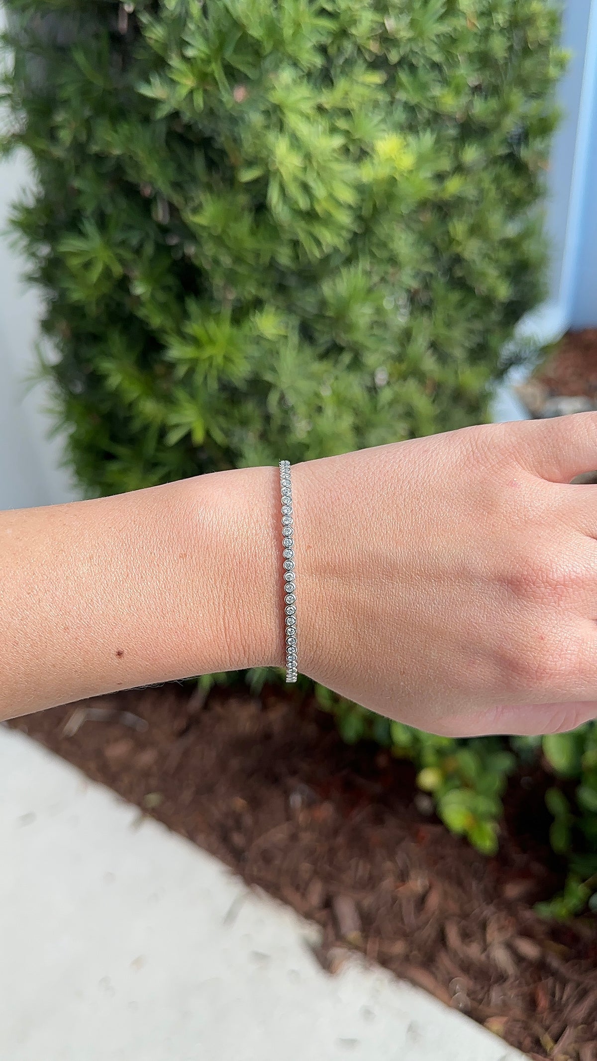 Bezel Diamond Flex Bangle – Henri Noël