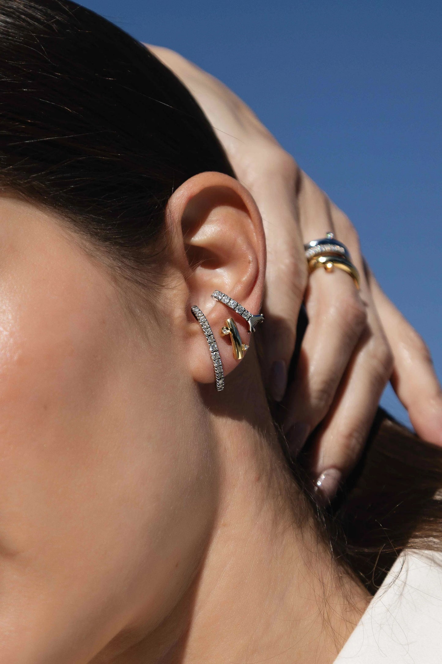 Carolina Neves- Mini Diamond Curved Earring – Henri Noël