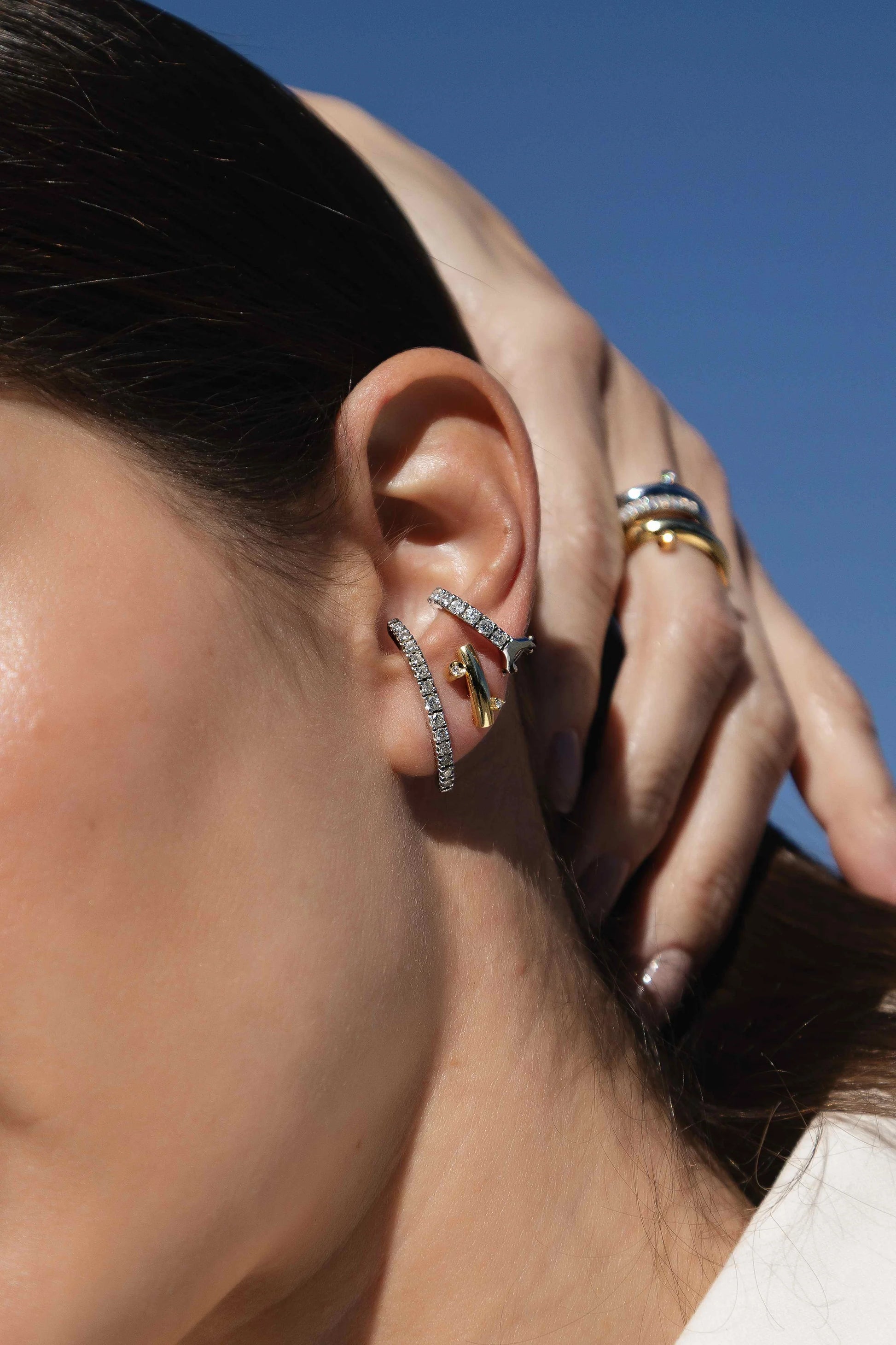 Carolina Neves- Mini Diamond Curved Earring – Henri Noël