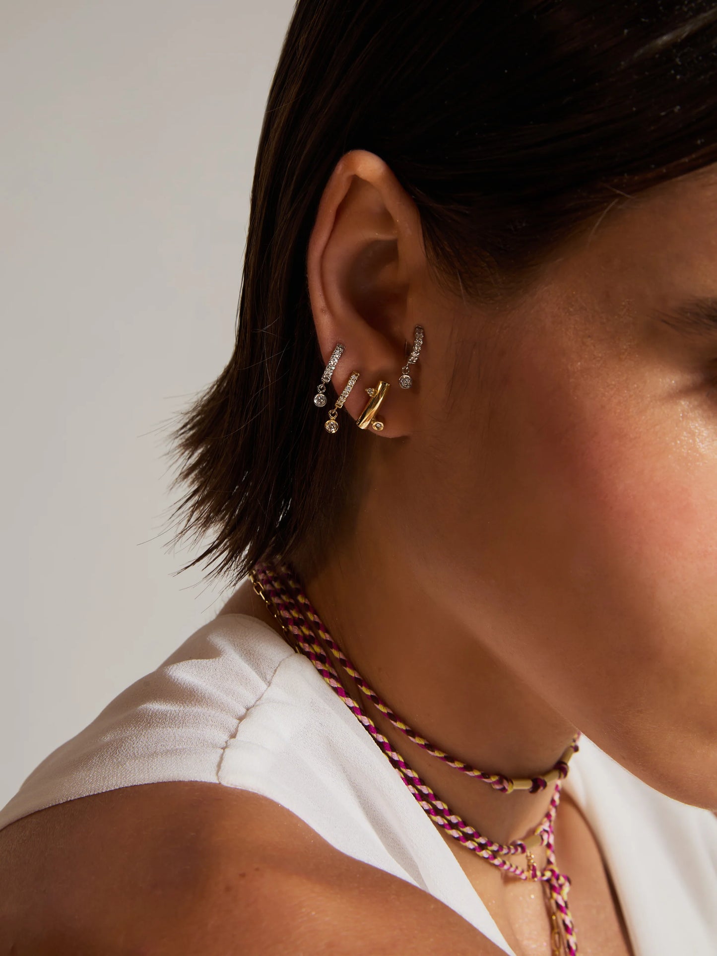 Carolina Neves- Mini Diamond Curved Earring – Henri Noël
