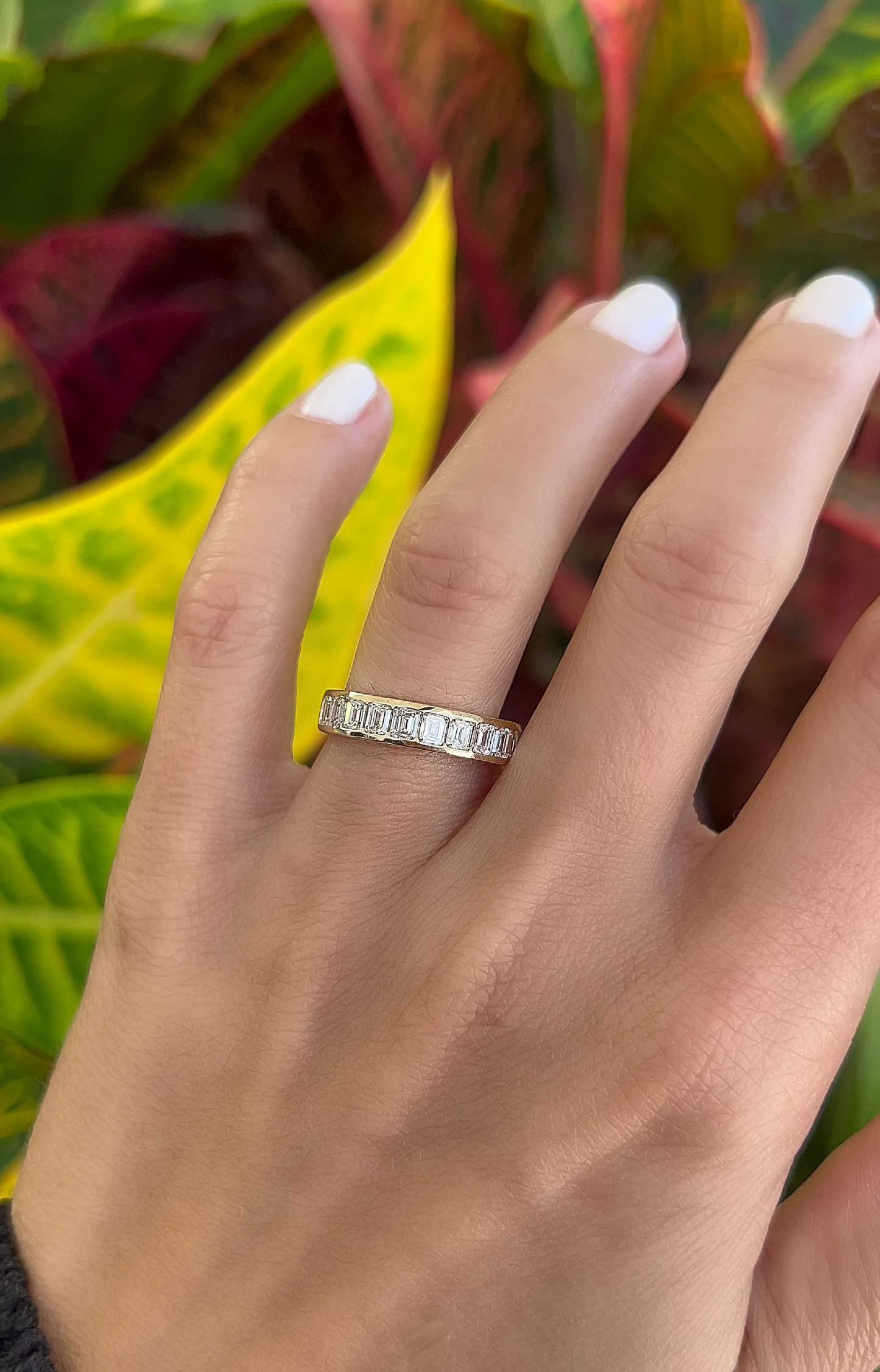 Channel Set Emerald Diamond Band – Henri Noël
