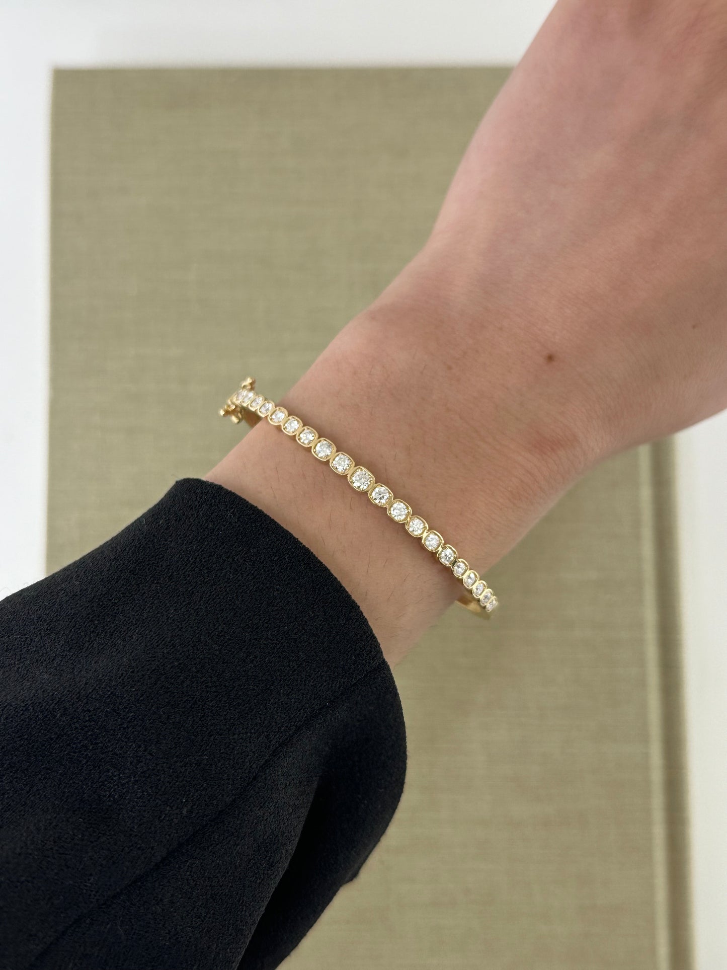 Diamond Bezel Bangle – Henri Noël