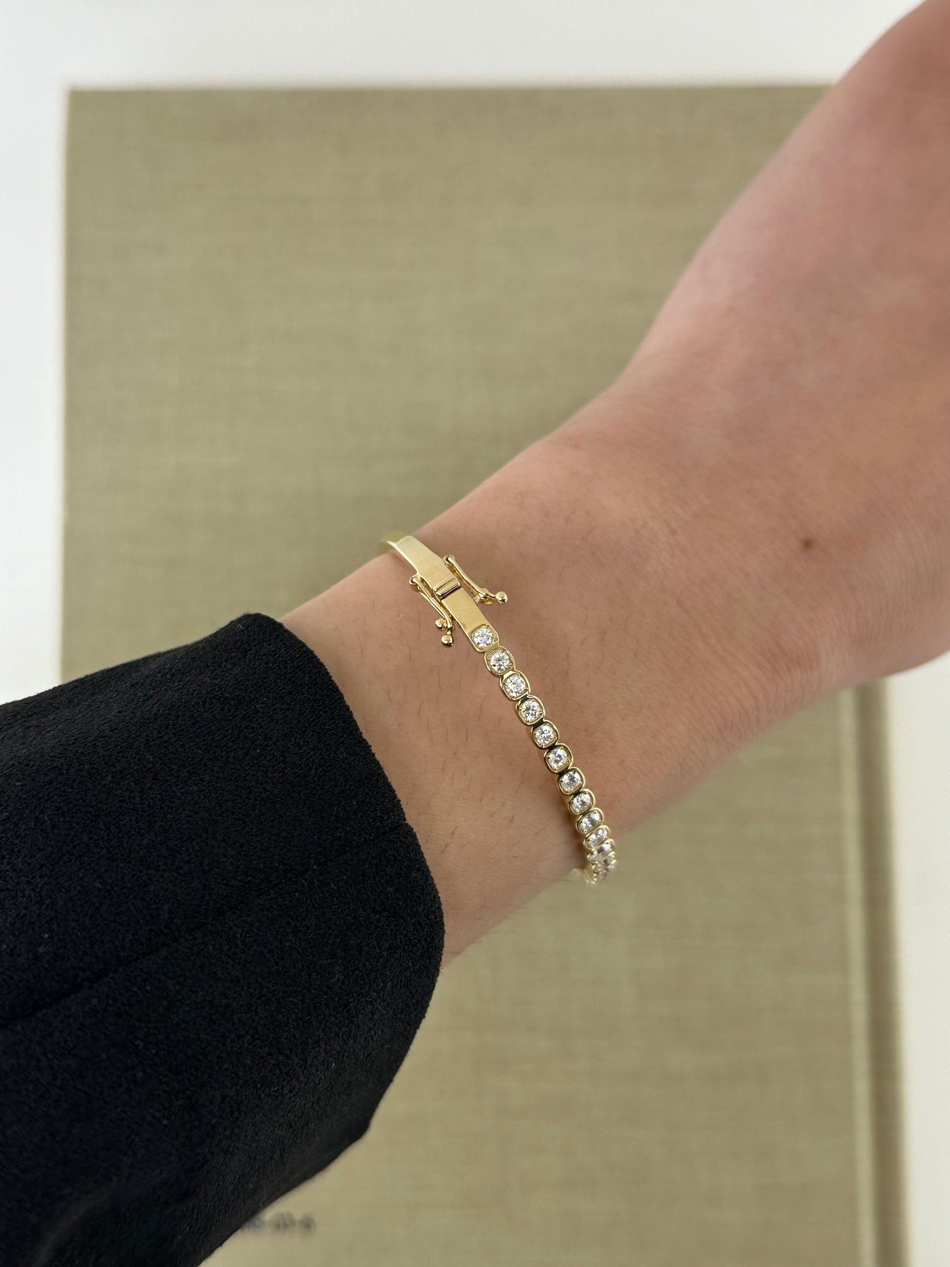 Diamond Bezel Bangle – Henri Noël