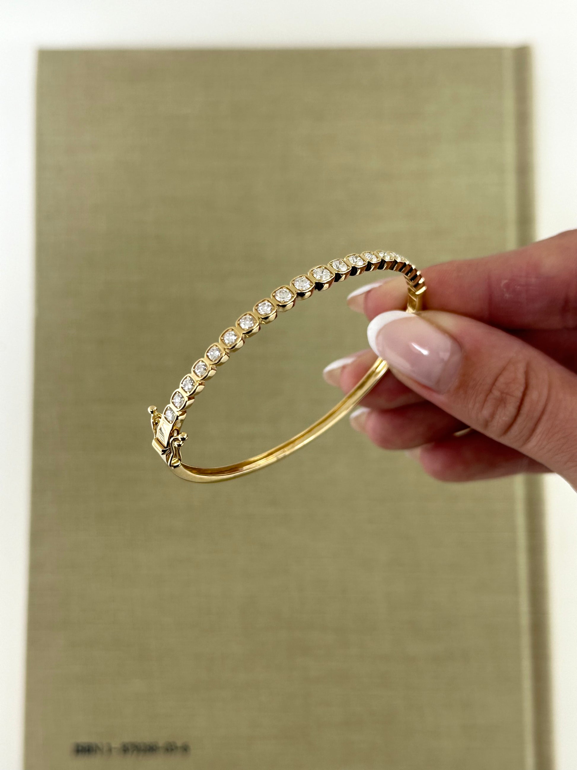 Diamond Bezel Bangle – Henri Noël