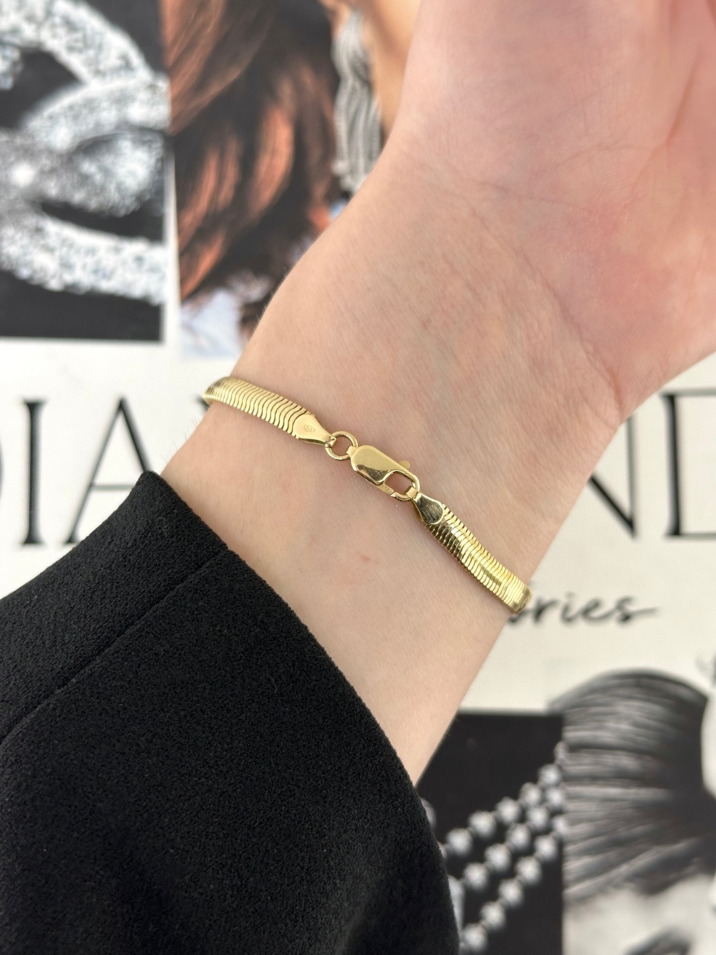 Gold Herringbone Bracelet – Henri Noël
