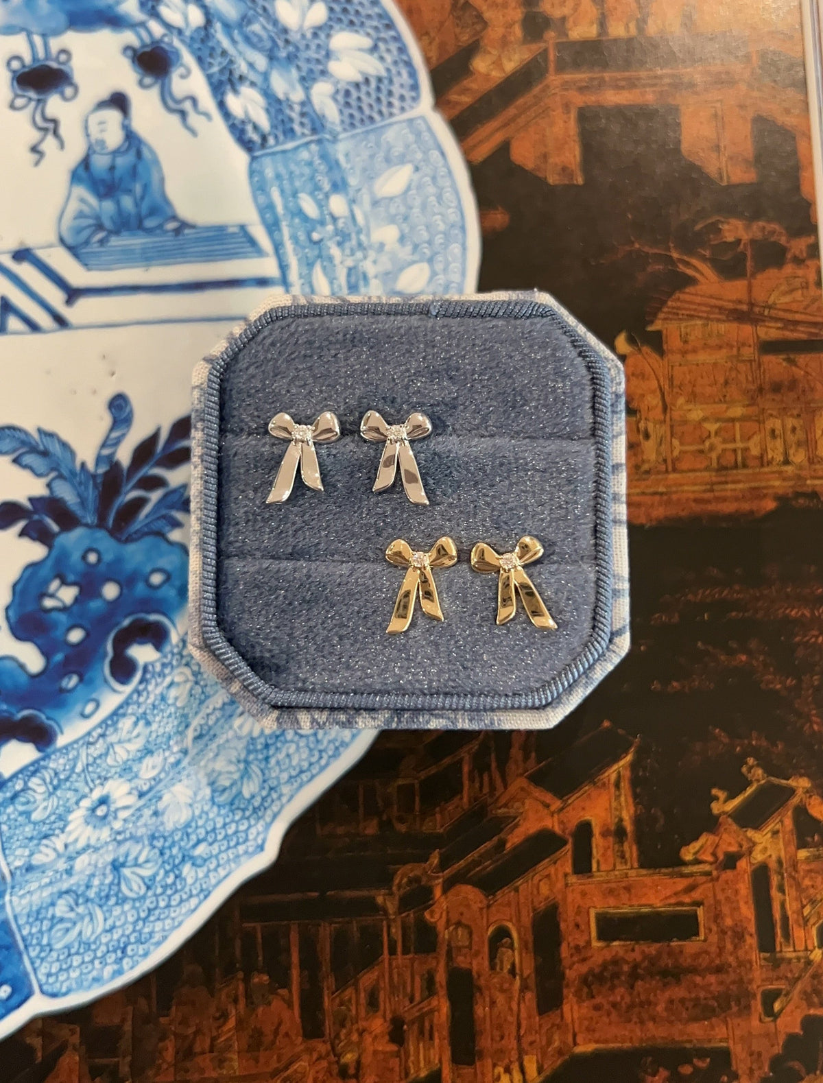 Gold and Diamond Bow Earrings – Henri Noël