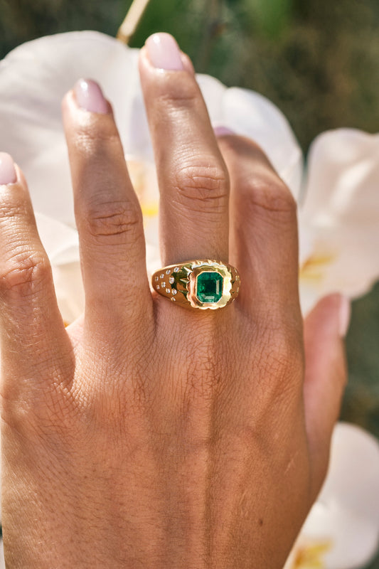 Scalloped Emerald Signet Ring