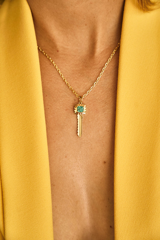 Round Emerald Scalloped Key