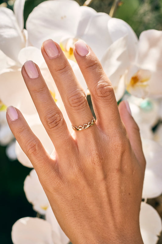 Scalloped Lace Band
