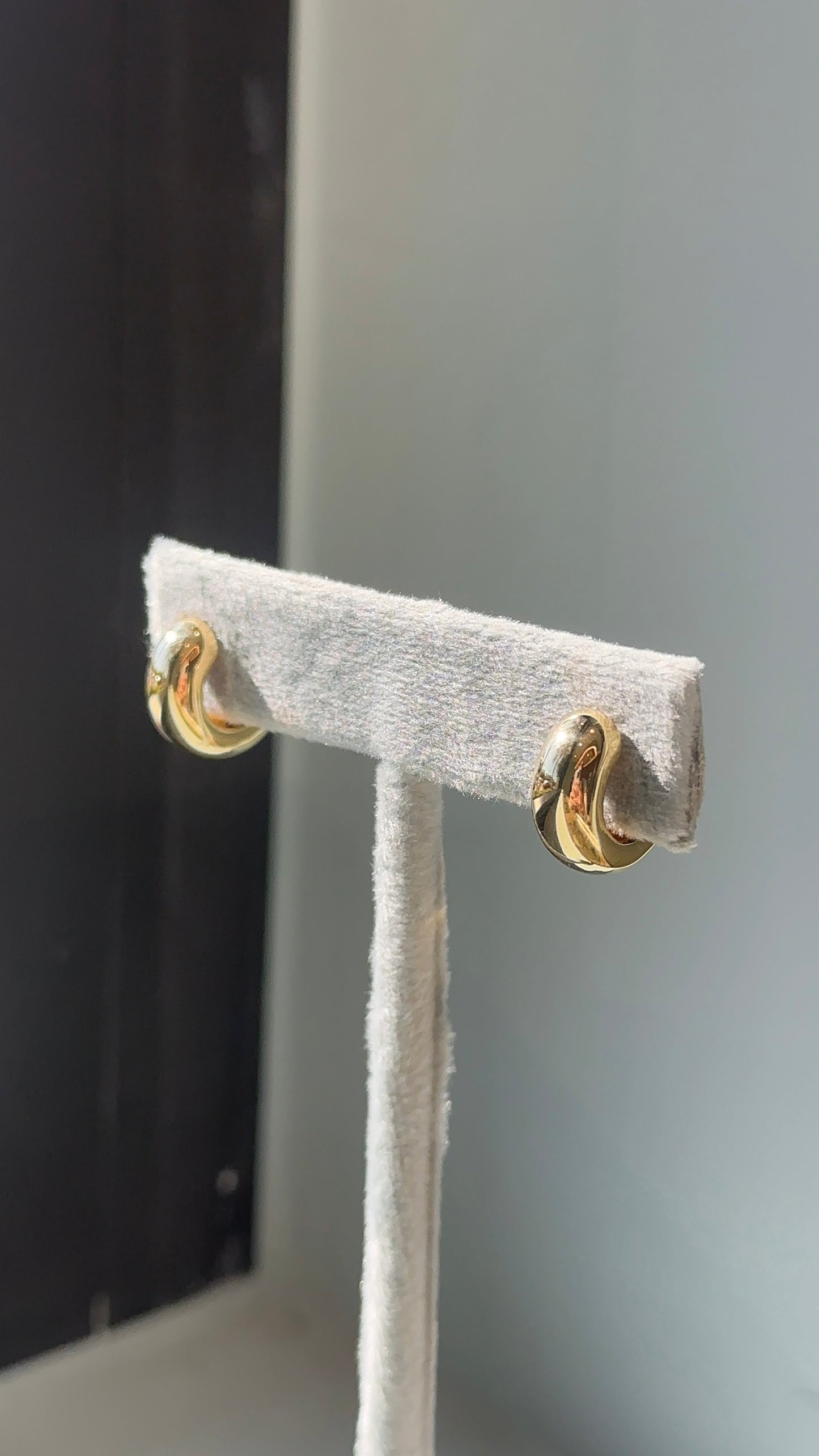 Vintage Thick Gold Huggies