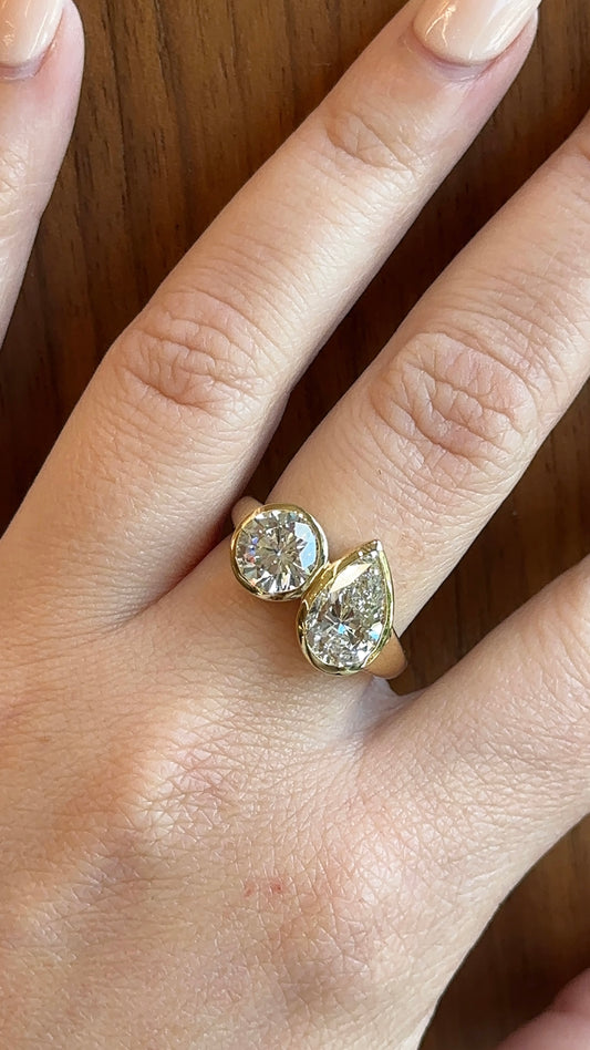 Pear and Round Bezel Diamond Toi Et Moi