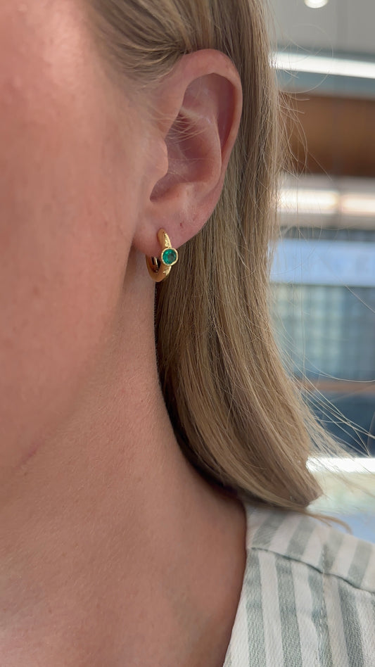 Round Emerald Bezel Huggies – Henri Noël