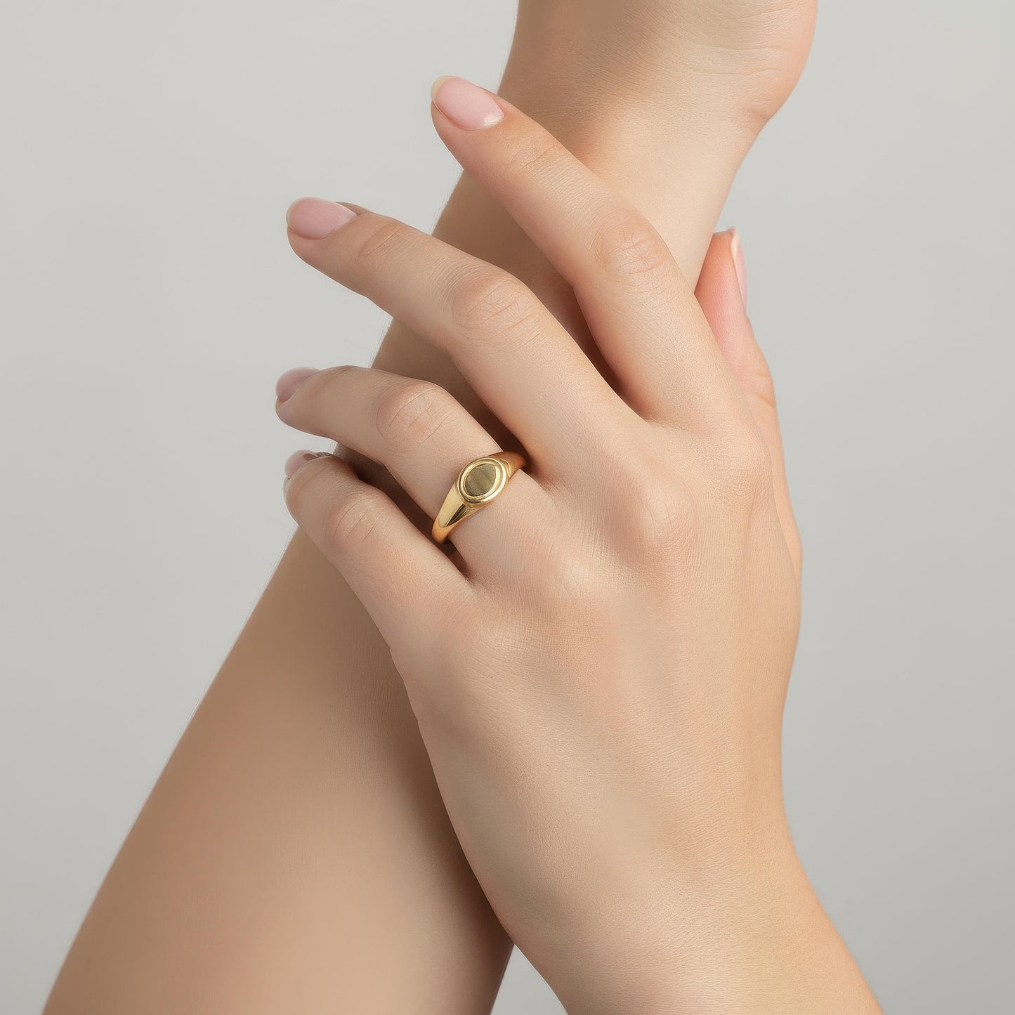 Mini Oval Signet Ring – Henri Noël