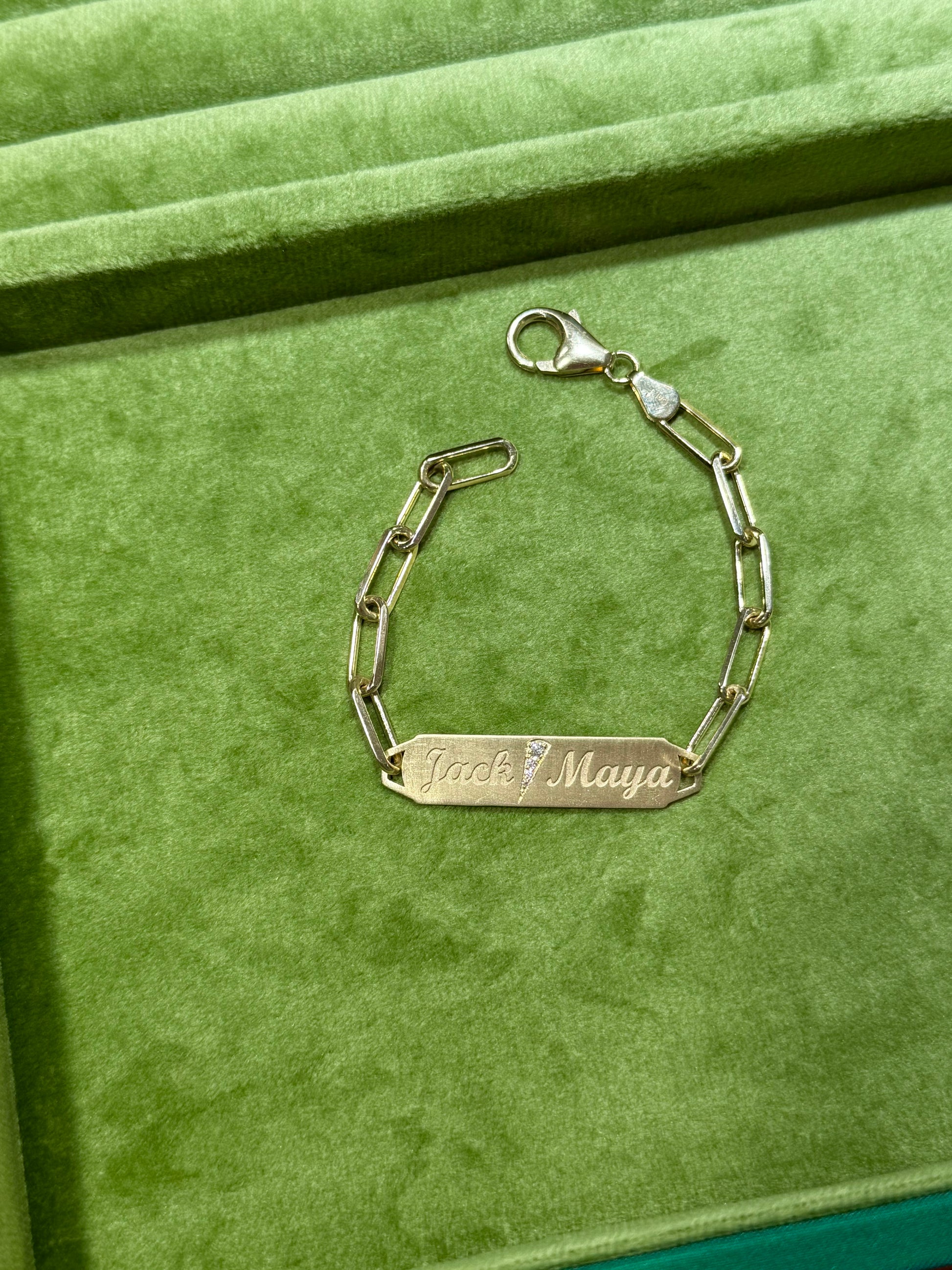 Nameplate Bracelet with Diamond Detailing – Henri Noël