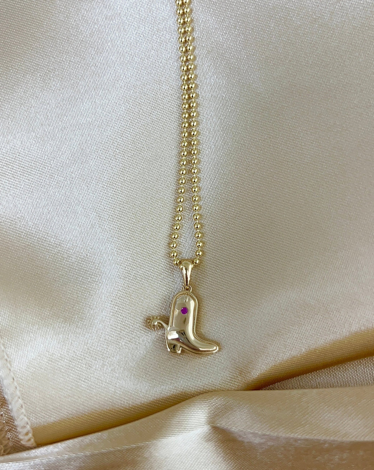 Nat Note Cowgirl Boot Necklace - Mini – Henri Noël