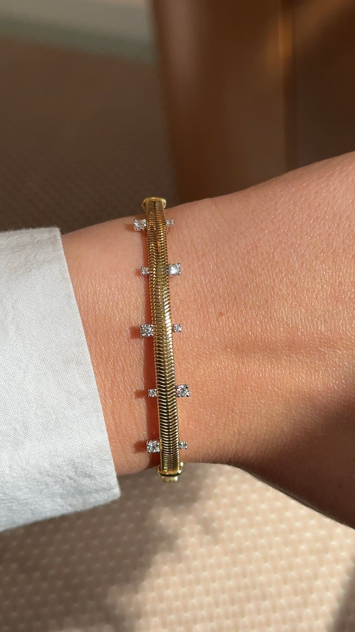 Nikos Koulis- Feelings Bangle with Diamonds – Henri Noël