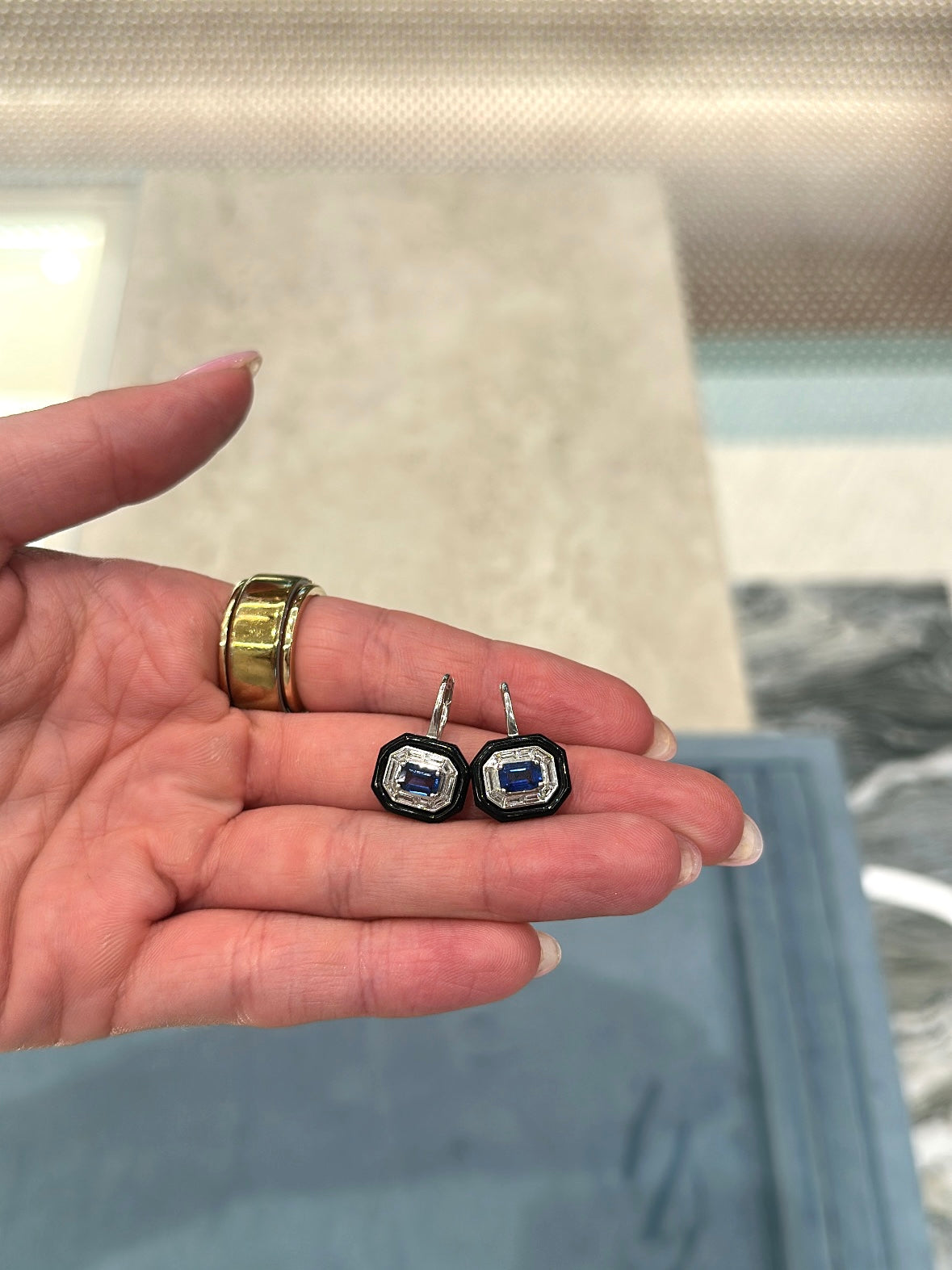 Nikos Koulis- Oui Blue Sapphire Earrings – Henri Noël