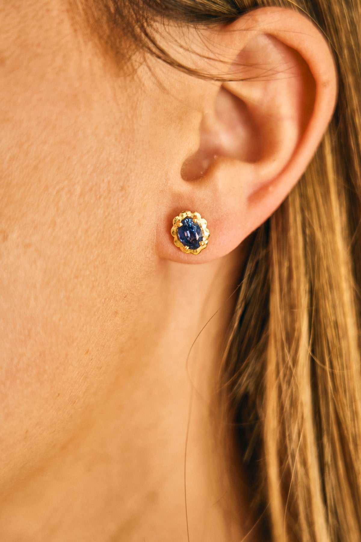 Oval Blue Sapphire Scalloped Bezel Studs – Henri Noël