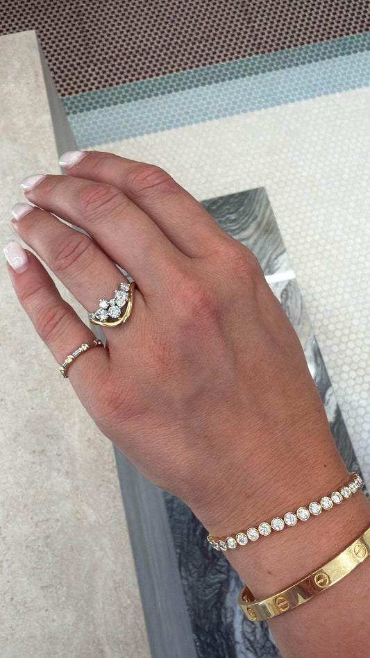 Rosario Navia- Mara Medium Curved Ring I – Henri Noël
