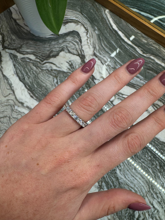 Round Diamond Eternity Ring- 22 stones – Henri Noël