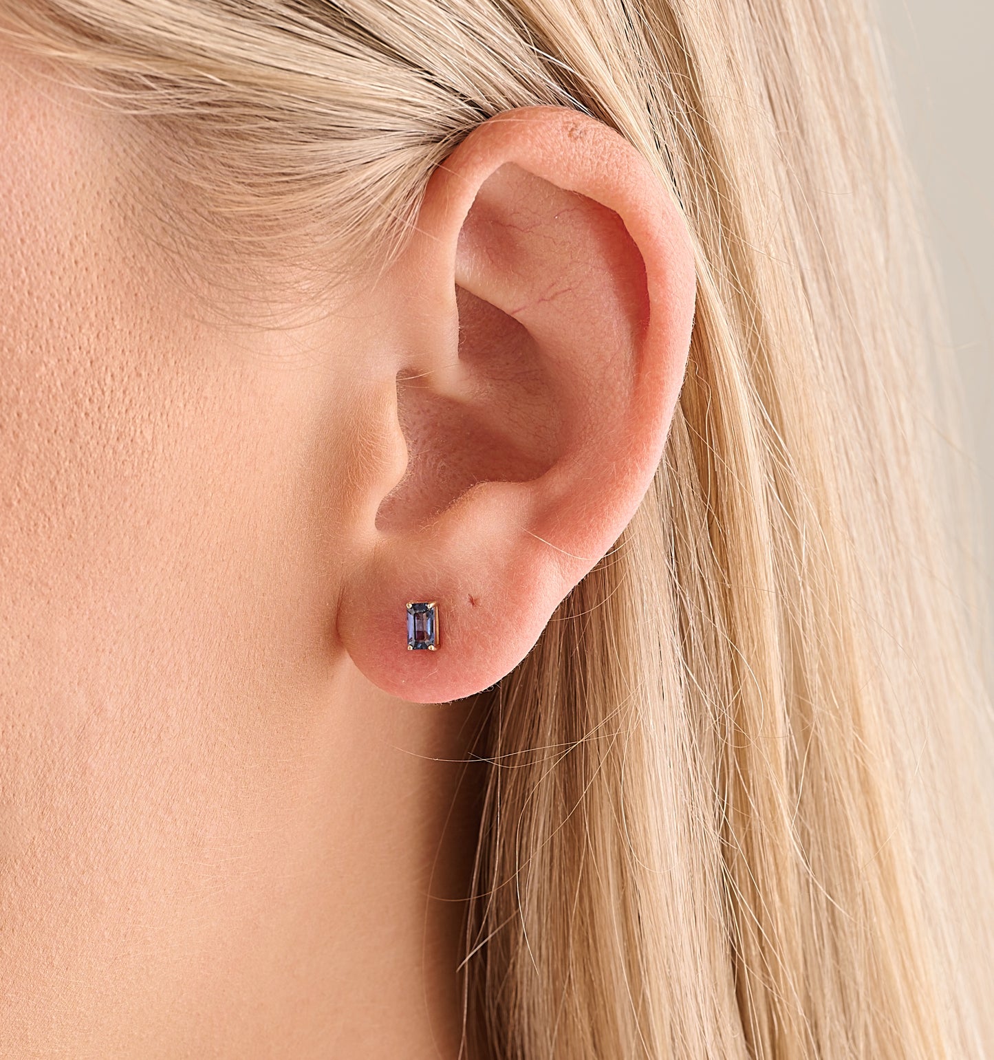 Sapphire Studs – Henri Noël