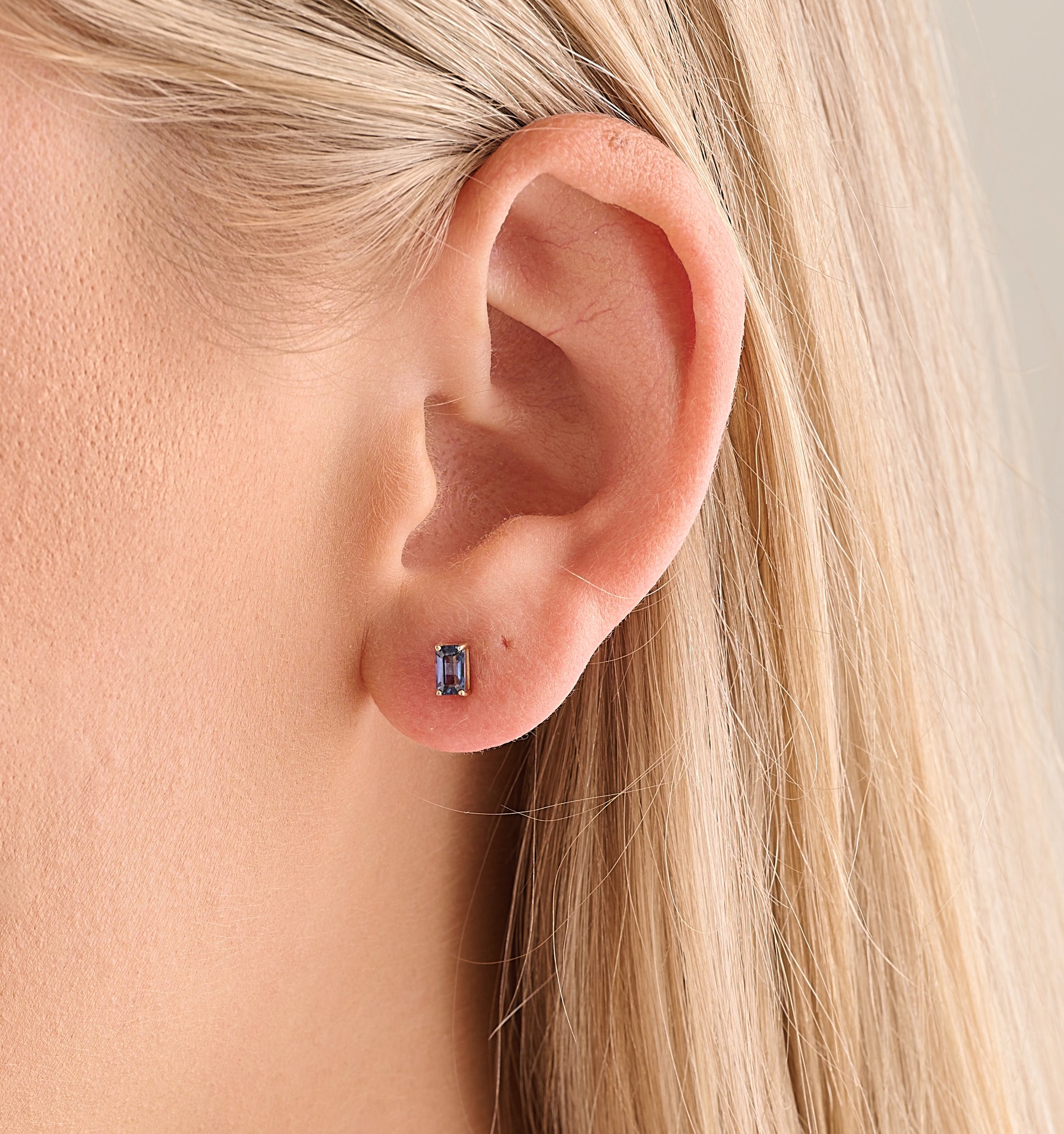 Sapphire Studs – Henri Noël