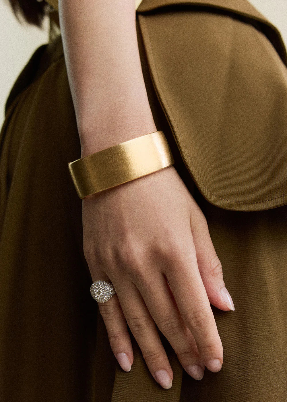 Lucy Delius- Modern Finish Diamond Signet Ring – Henri Noël