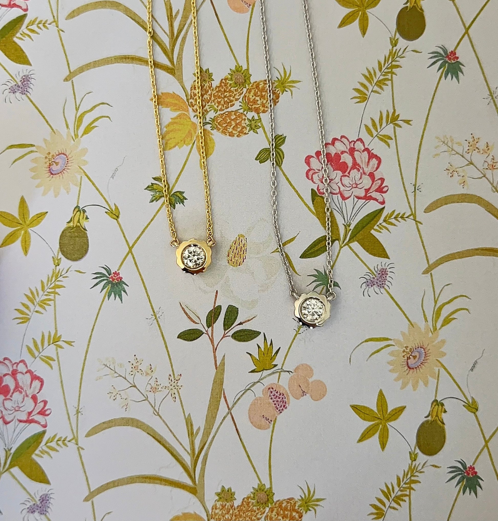 Scalloped Bezel Diamond Necklace – Henri Noël