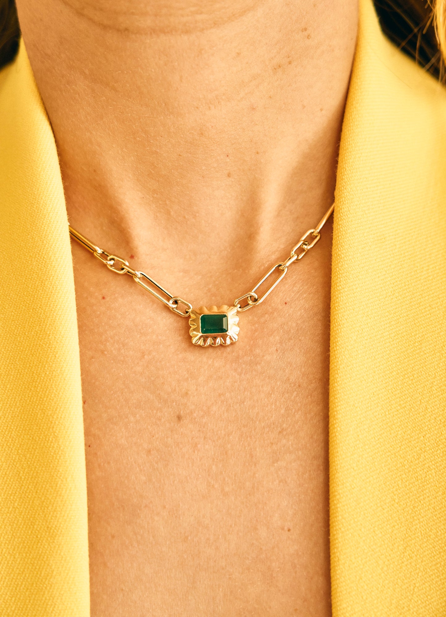 Scalloped Bezel Emerald Pendant Necklace – Henri Noël