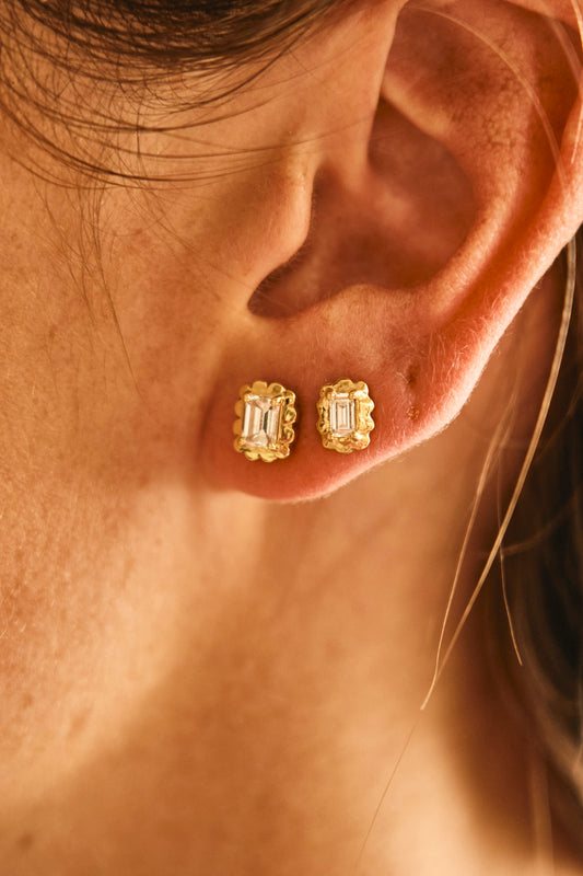 Scalloped Emerald Diamond Studs – Henri Noël