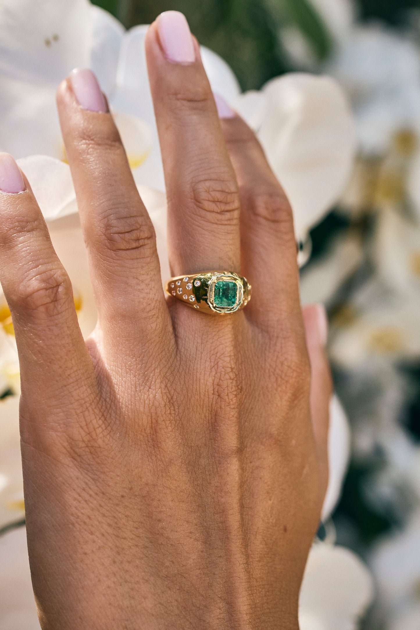 Small Scalloped Emerald Signet Ring – Henri Noël