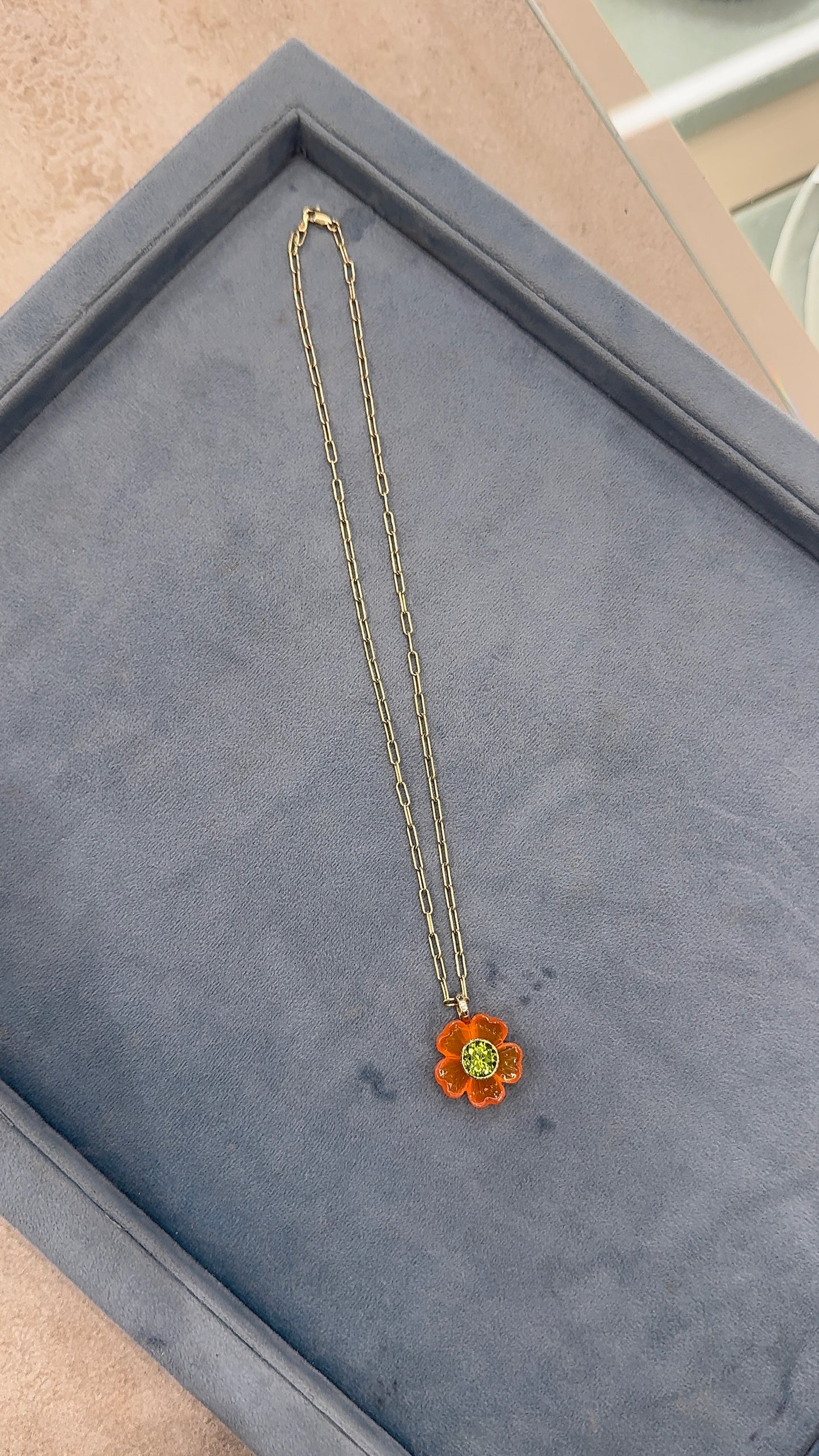 Sophie Joanne- Signature Flower Pendant Medium Carnelian Peridot – Henri Noël