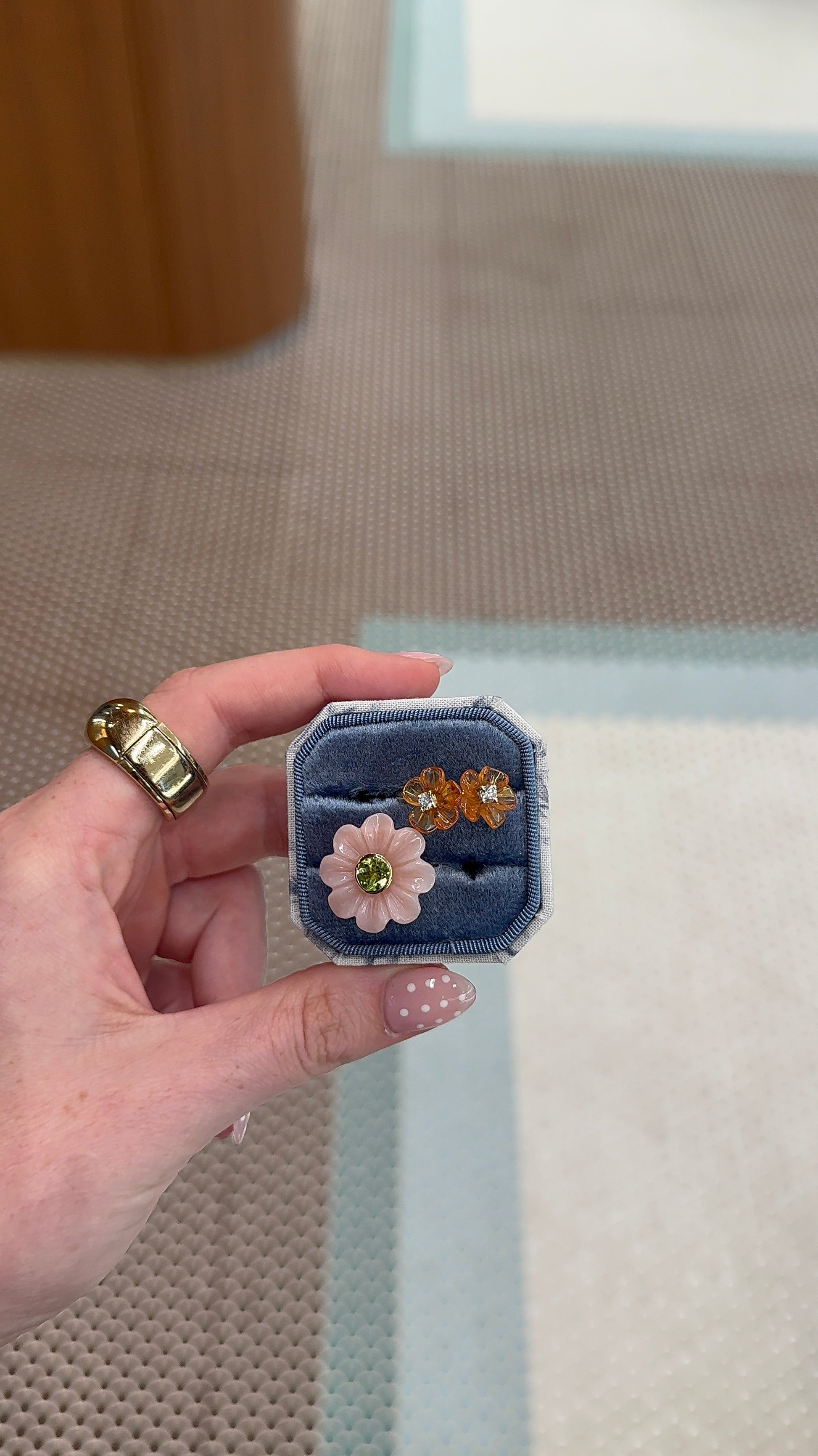 Sophie Joanne- Daisy Flower Ring Small Pink Opal Peridot – Henri Noël