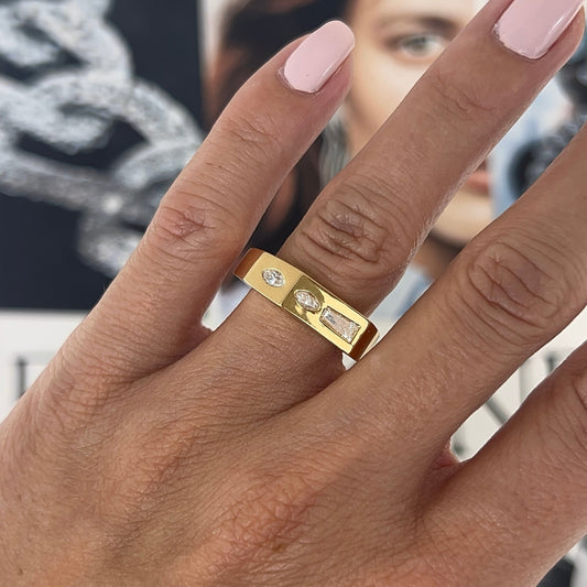 The Gemma Ring - Tapered Baguette – Henri Noël