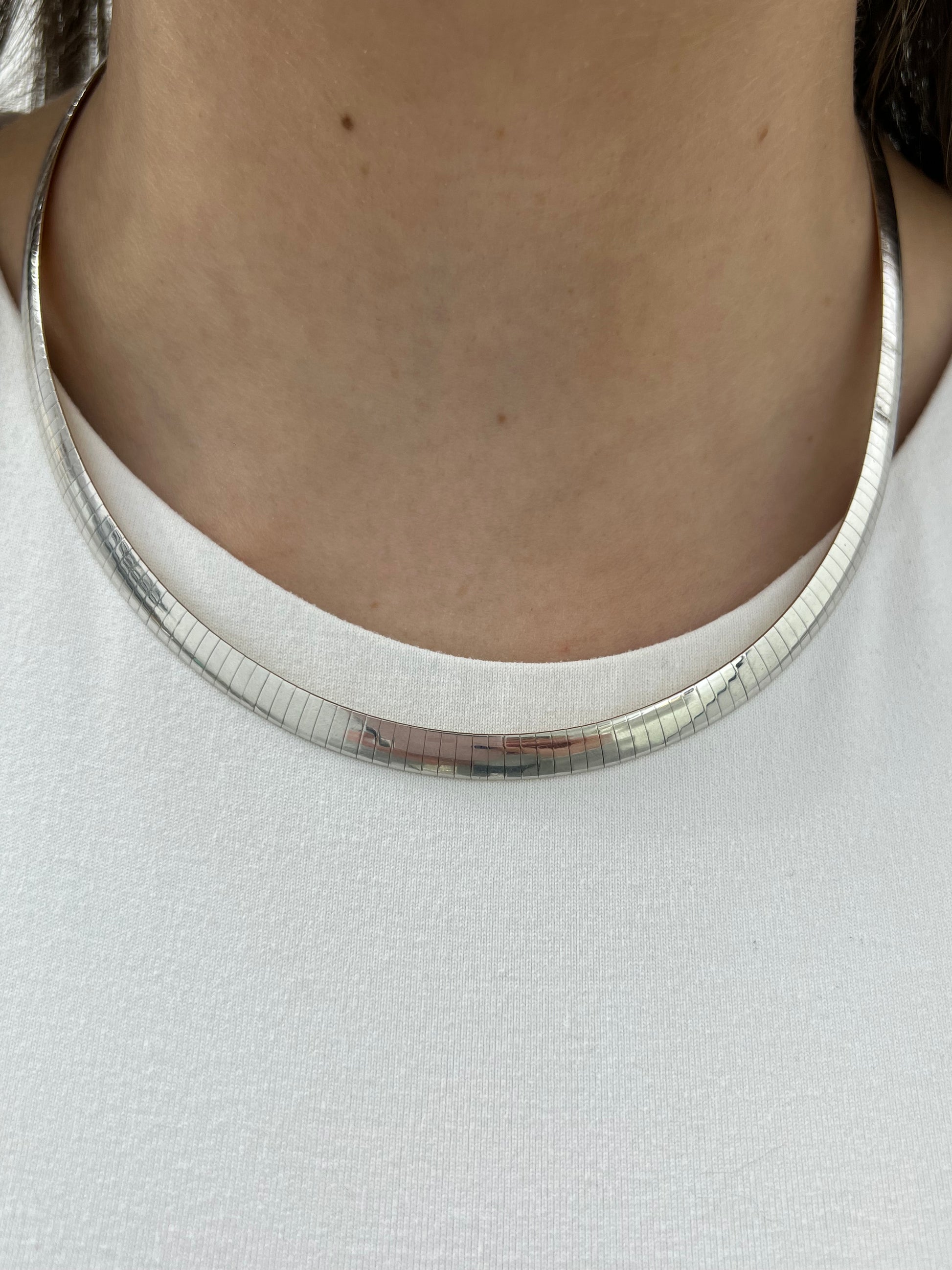 Two-Tone Omega Necklace – Henri Noël