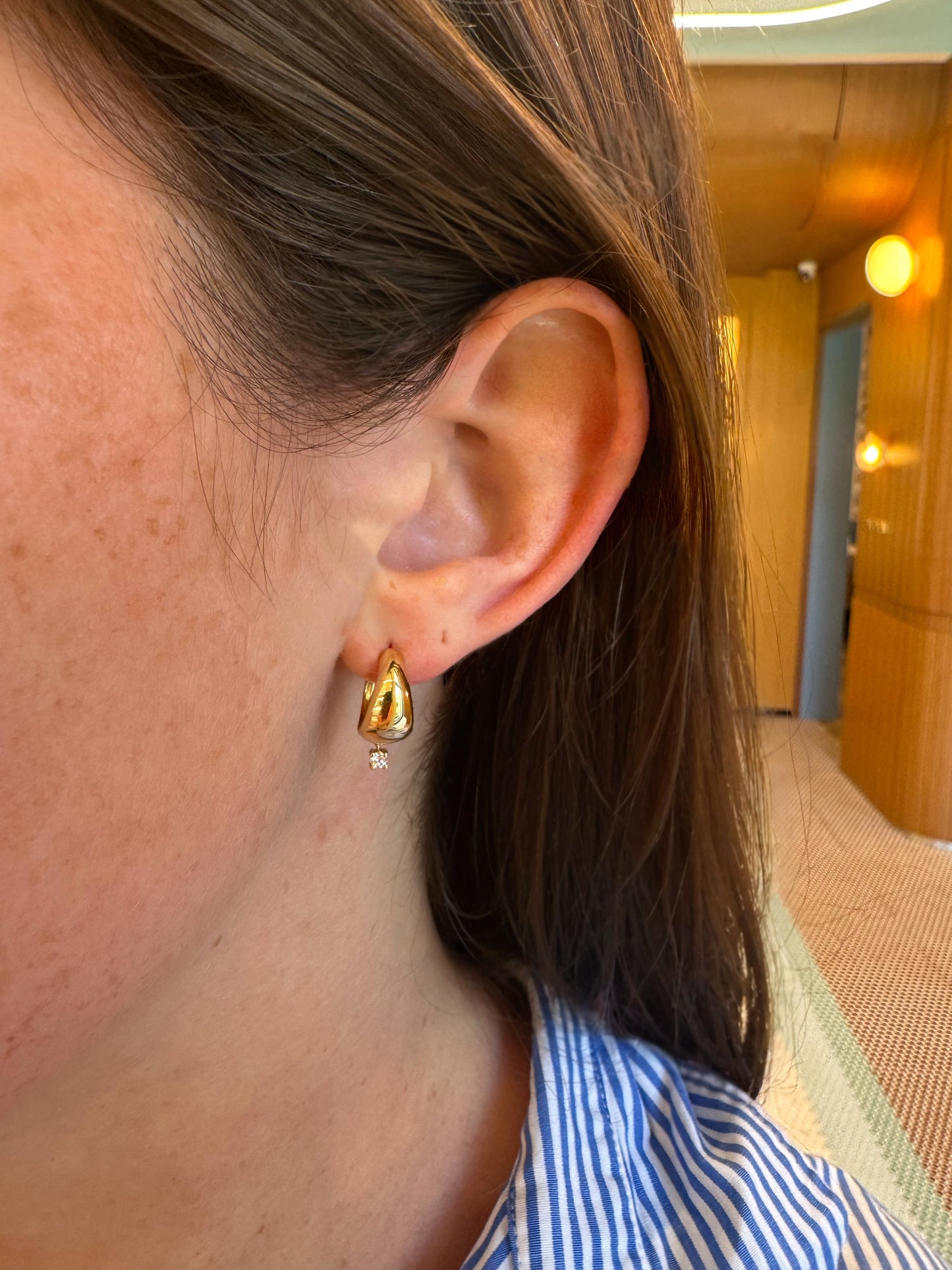 Thick Gold Hoops with Diamond Drop – Henri Noël